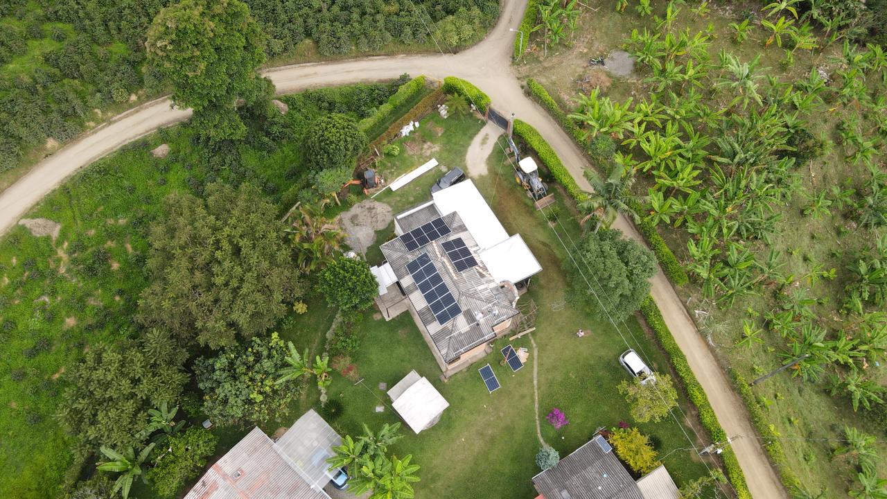 Vista aérea de proyecto solar rural