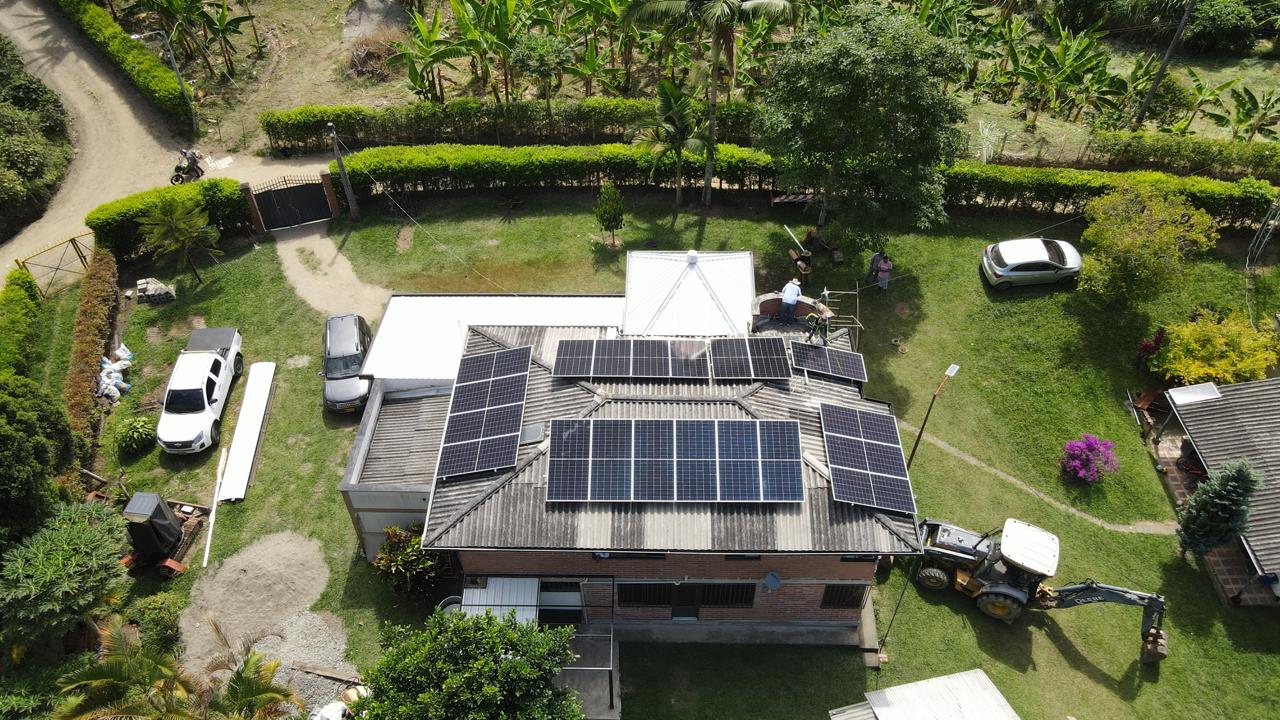 Sistema Solar Fotovoltaico Rural — Manizales, Zona rural de Manizales, Caldas