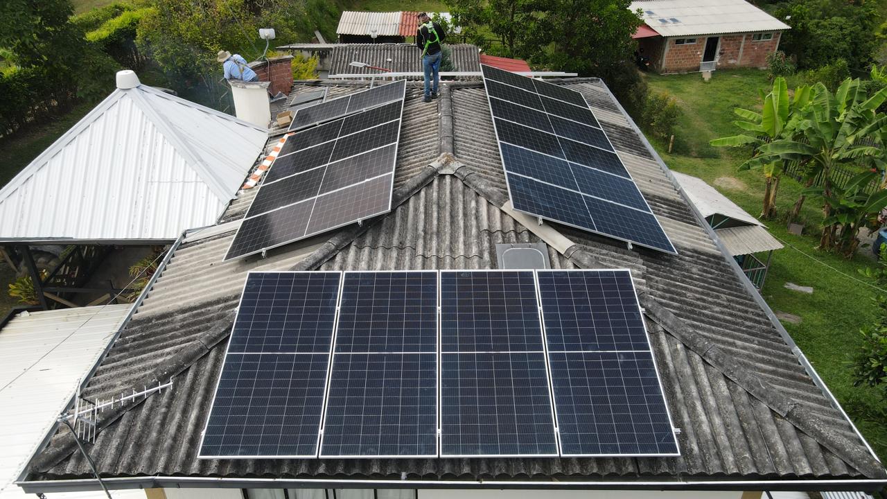 Sistema Solar Fotovoltaico Rural — Manizales, vista 6